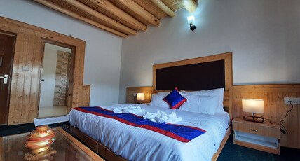 Namra Villa | Majestic Mountains View Room Type - Wooden Room With Mountain View