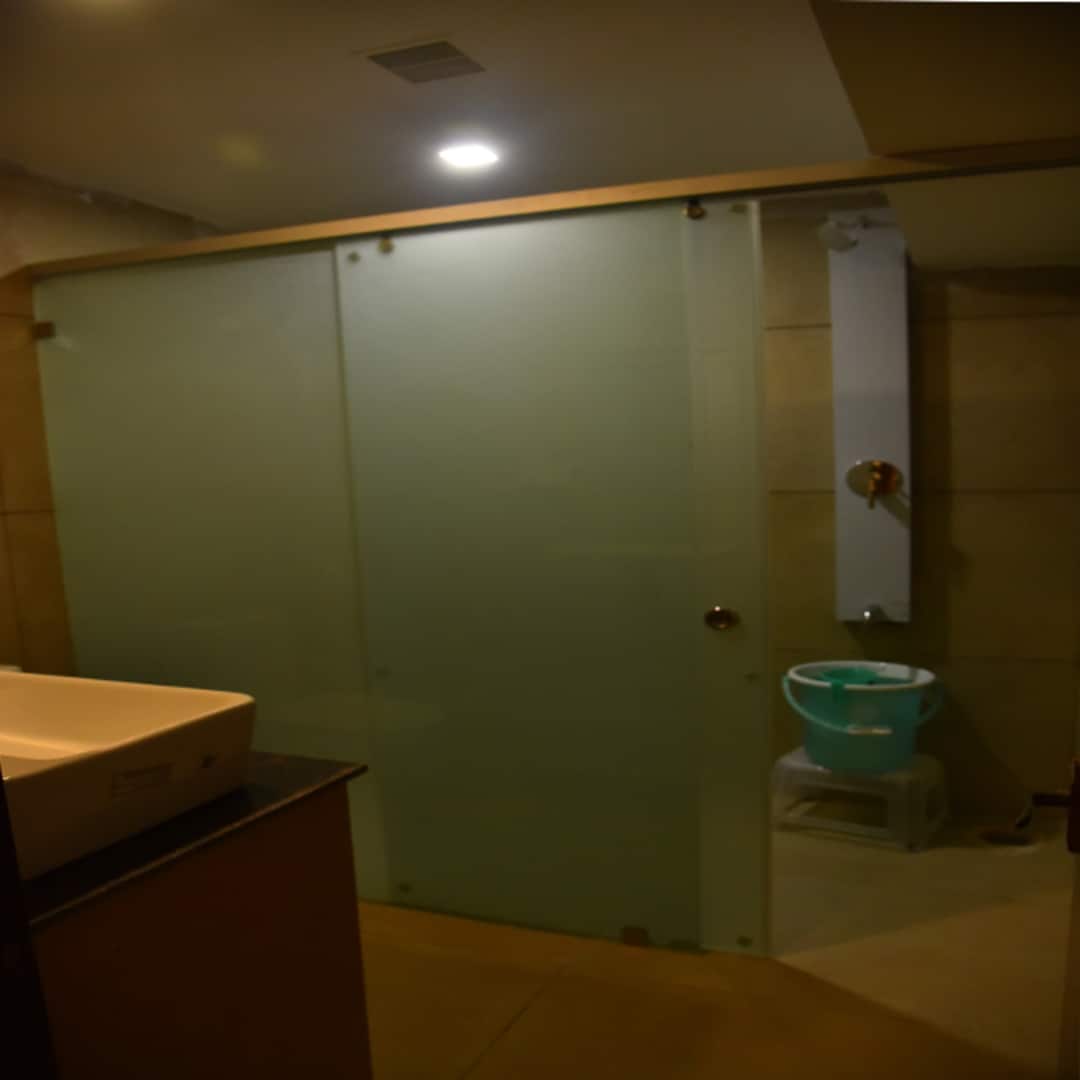 Hotel Swarna Palace - Tap to explore photos