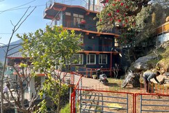 12 Monks - Dharamkot, Bhagsu, McLeodGanj