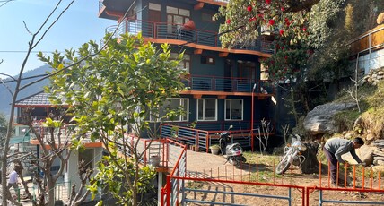12 Monks - Dharamkot, Bhagsu, McLeodGanj Room Type - Queen Room with Mountain View