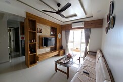 Nesting Nook - Brand- New Top-Floor Scenic Retreat