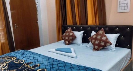 Shree Guest House Room Type - Deluxe Ac Room