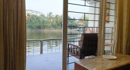 Mia Riaan Lake View Resort Room Type - Executive Lake View Ac