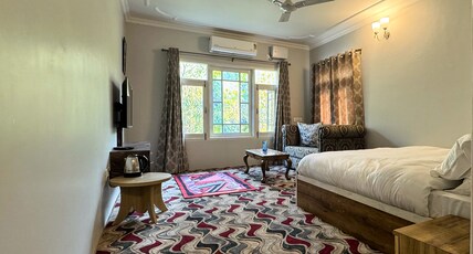 Souls Abode | Elegant Homestay near Dal Lake Room Type - Deluxe Room 1
