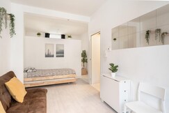 Cozy Antwerp Apartment Stay for 7