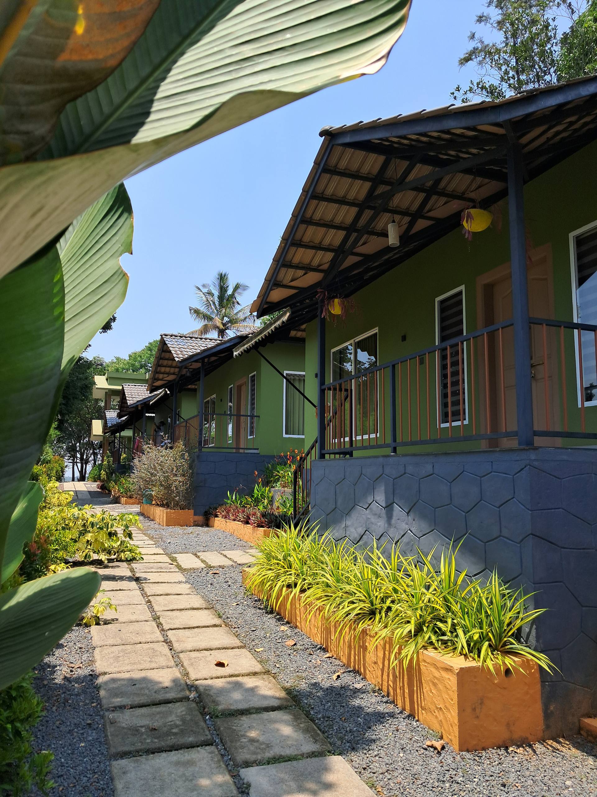 Cozy Nest Resort - Tap to explore photos