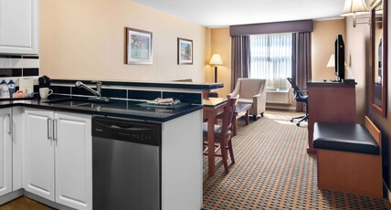 Best Western Plus Sunrise Inn Room Type - Suite-2 Queen Beds, Non-Smoking, High Speed Internet Access, Full Kitchen, Sofabed, Full Breakfast