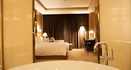 Crowne Plaza Shanghai Noah Square Room Type - 1 King Bed Royal Ambassador Suite
