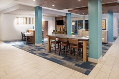 Holiday Inn Express & Suites KINGDOM CITY