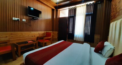 HOTEL SAPPHIRE Room Type - Luxury Room