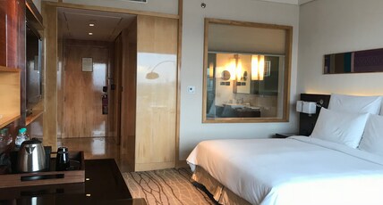 Hilton Chennai Room Type - King Hilton Executive  with Bathtub