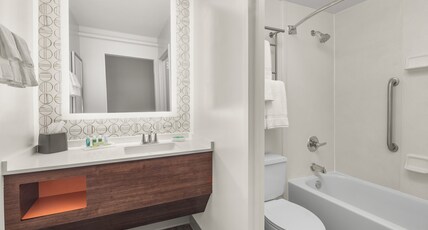 Holiday Inn Charleston Riverview, an IHG Hotel Room Type - 1 King Standard
