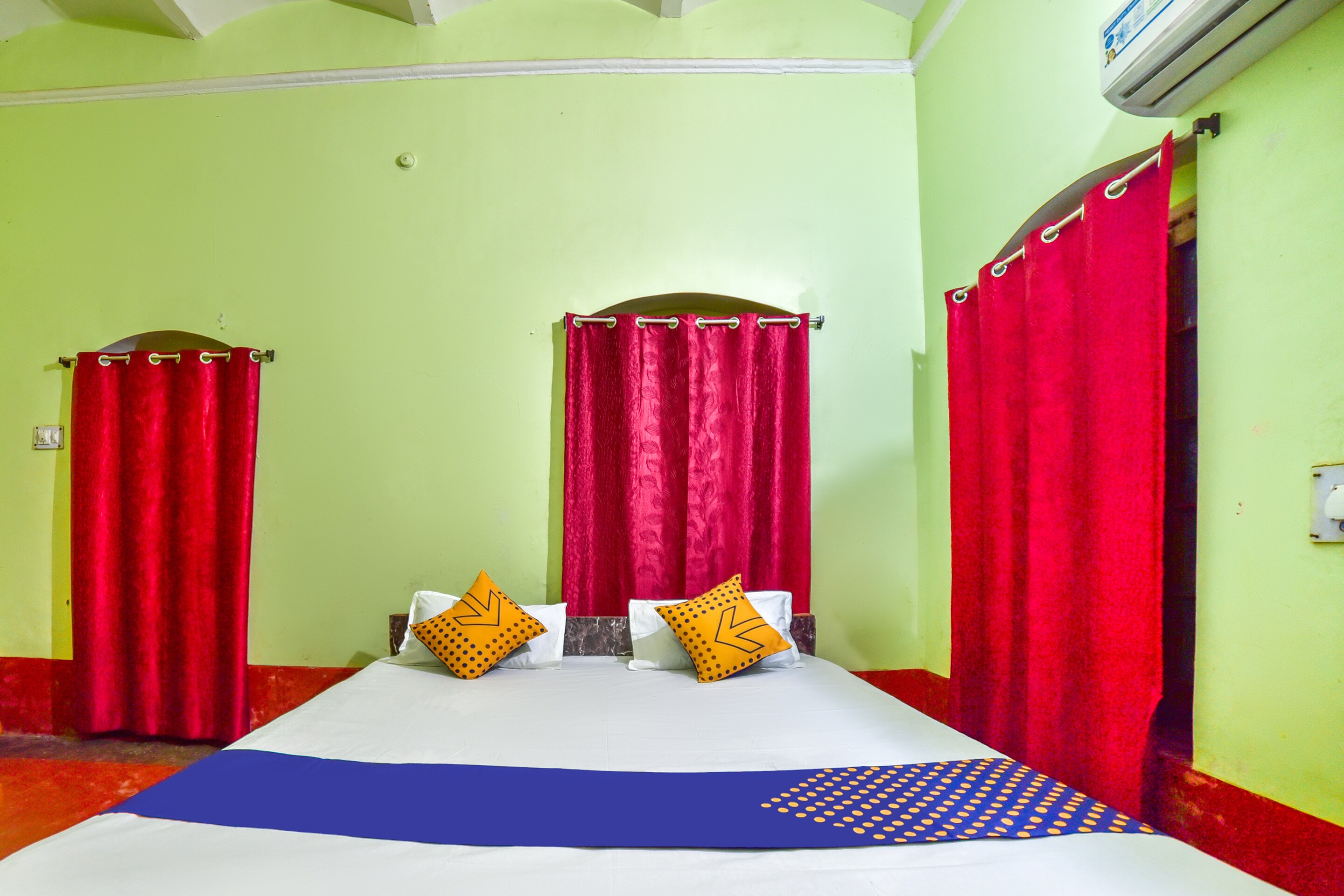 SPOT ON Shashi Prabha Palace - Tap to explore photos