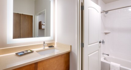Staybridge Suites Lehi -  Traverse Ridge Center Room Type - 1 King Bed 1 Bedroom Suite Comm Access