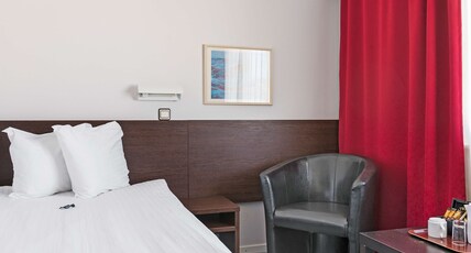 Best Western Malmia Hotel Room Type - 1 Queen Bed, Non-Smoking, Superior Room, Free High Speed Internet, Flat Tv, Iron And Ironing Board, Best Western Malmia Hotel Room Type - 1 Queen Bed, Non-Smoking, Superior Room, Free High Speed Internet, Flat Tv, Iron And Ironing Board,