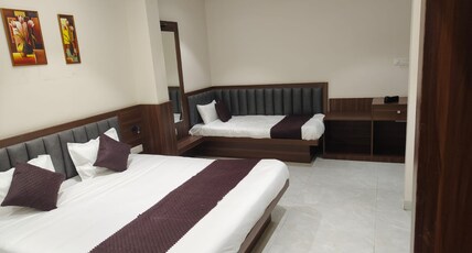 Hotel Bhasmaarti Ujjain Room Type - Family deluxe Room