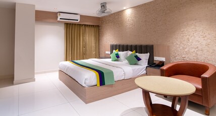 Treebo Premium New Light Suites Room Type - Deluxe Room