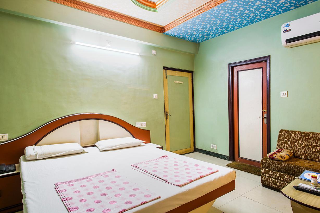 Hotel Vinayak Palace - Tap to explore photos