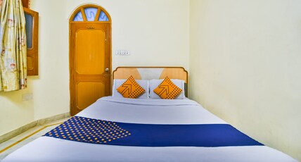 Hari Darshan Hotel Room Type - double bed non ac