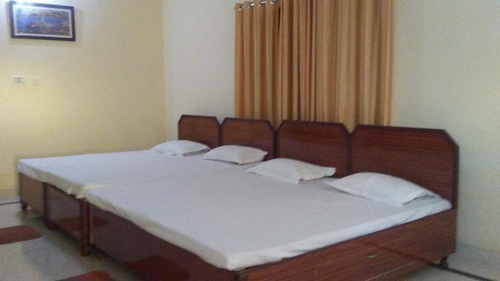 Mother India Guest House Jammu - Tap to explore photos