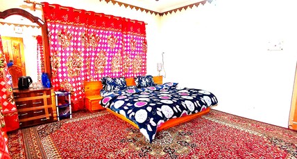 THE CLOVER INN Room Type - Bedroom U