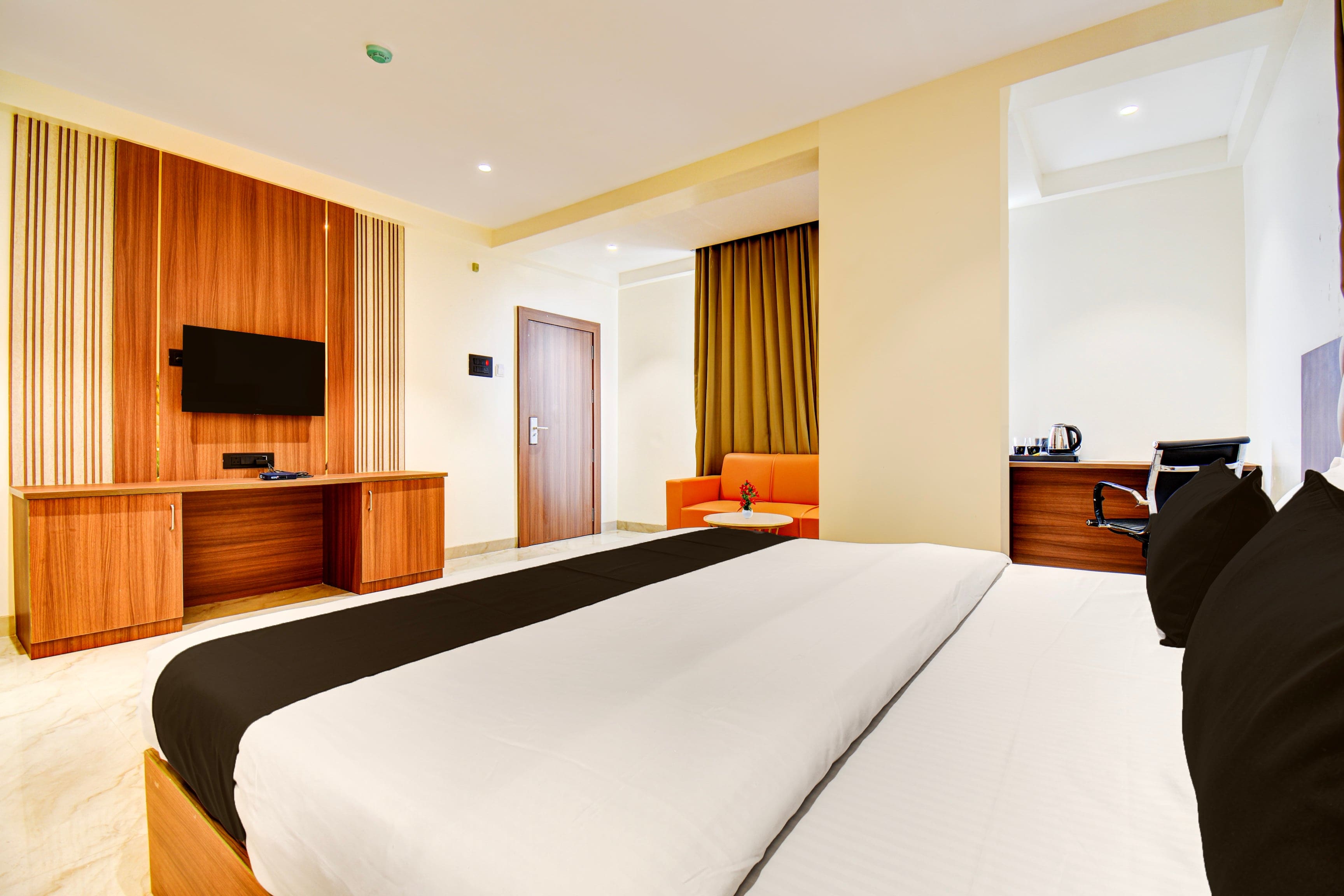 Palette Hotel Chakan K9 - Tap to explore photos