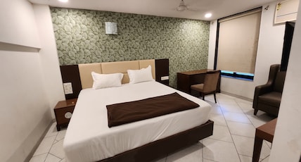Royal palace lodging and boarding Room Type - Deluxe NON AC