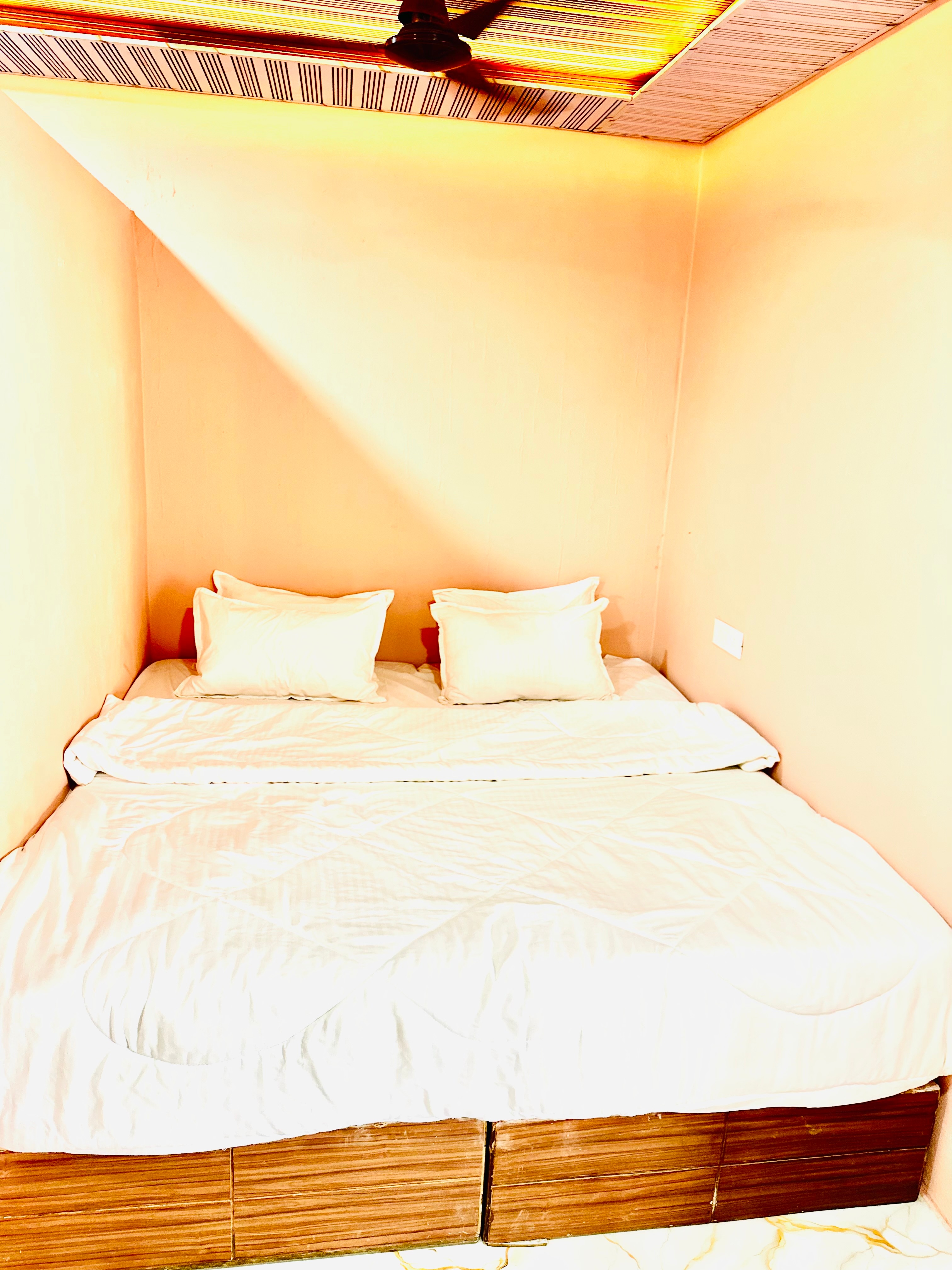 Hotel avigat Kabir - Tap to explore photos