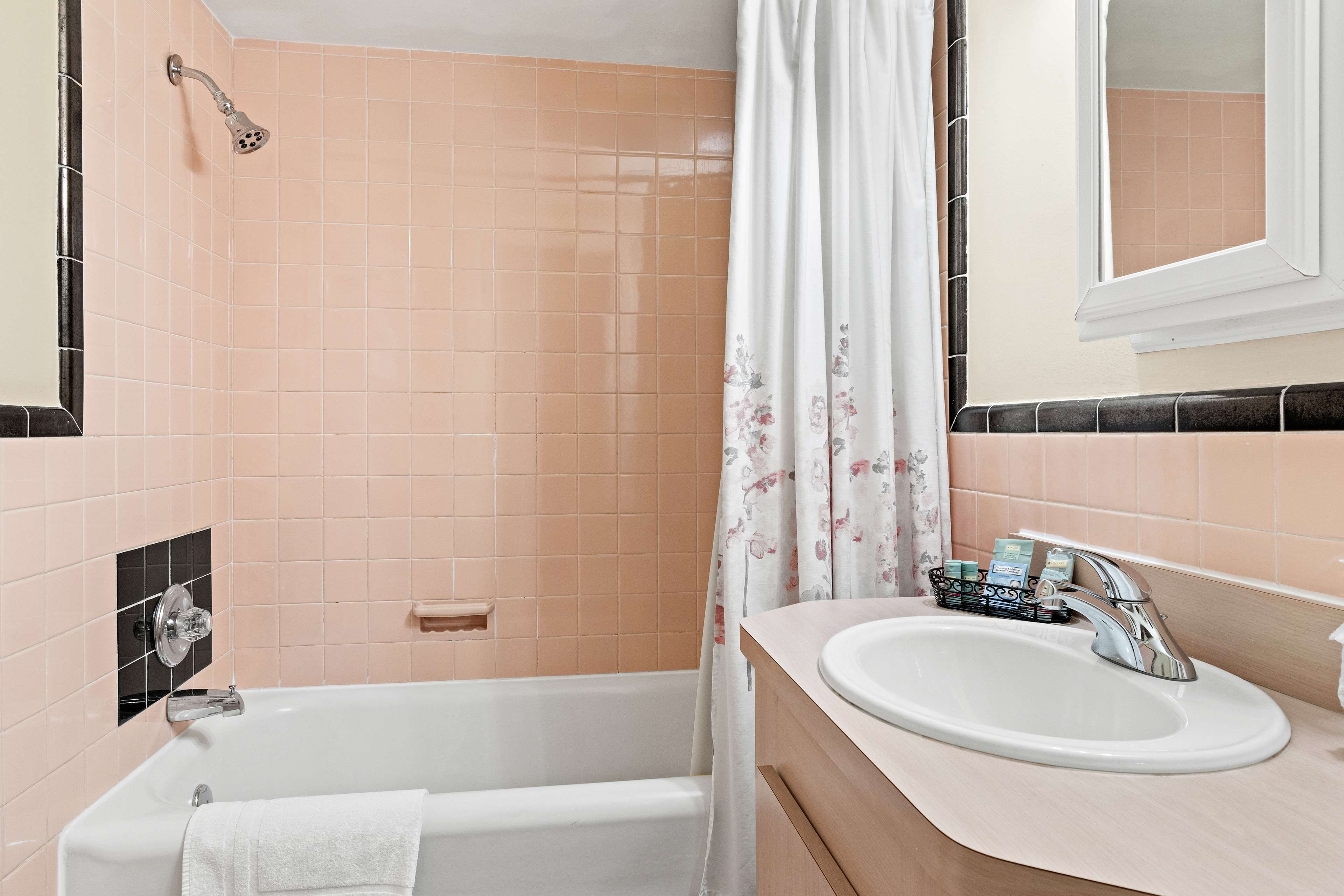 Genetti Hotel, SureStay Collection by Best Western - Tap to explore photos