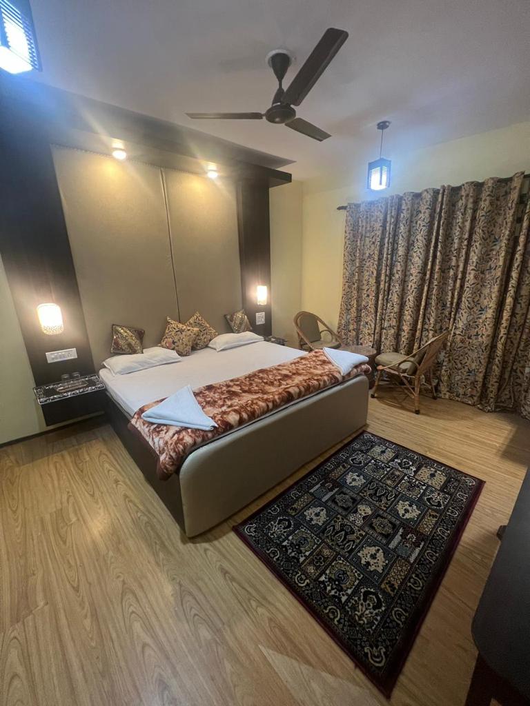 Hotel River Palms - Tap to explore photos