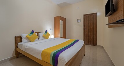 Itsy Hotels Everest Leela Residency Room Type - Standard Room