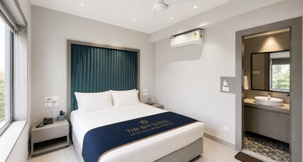 Mukut Mani Regency Room Type - Deluxe Front-View Single
