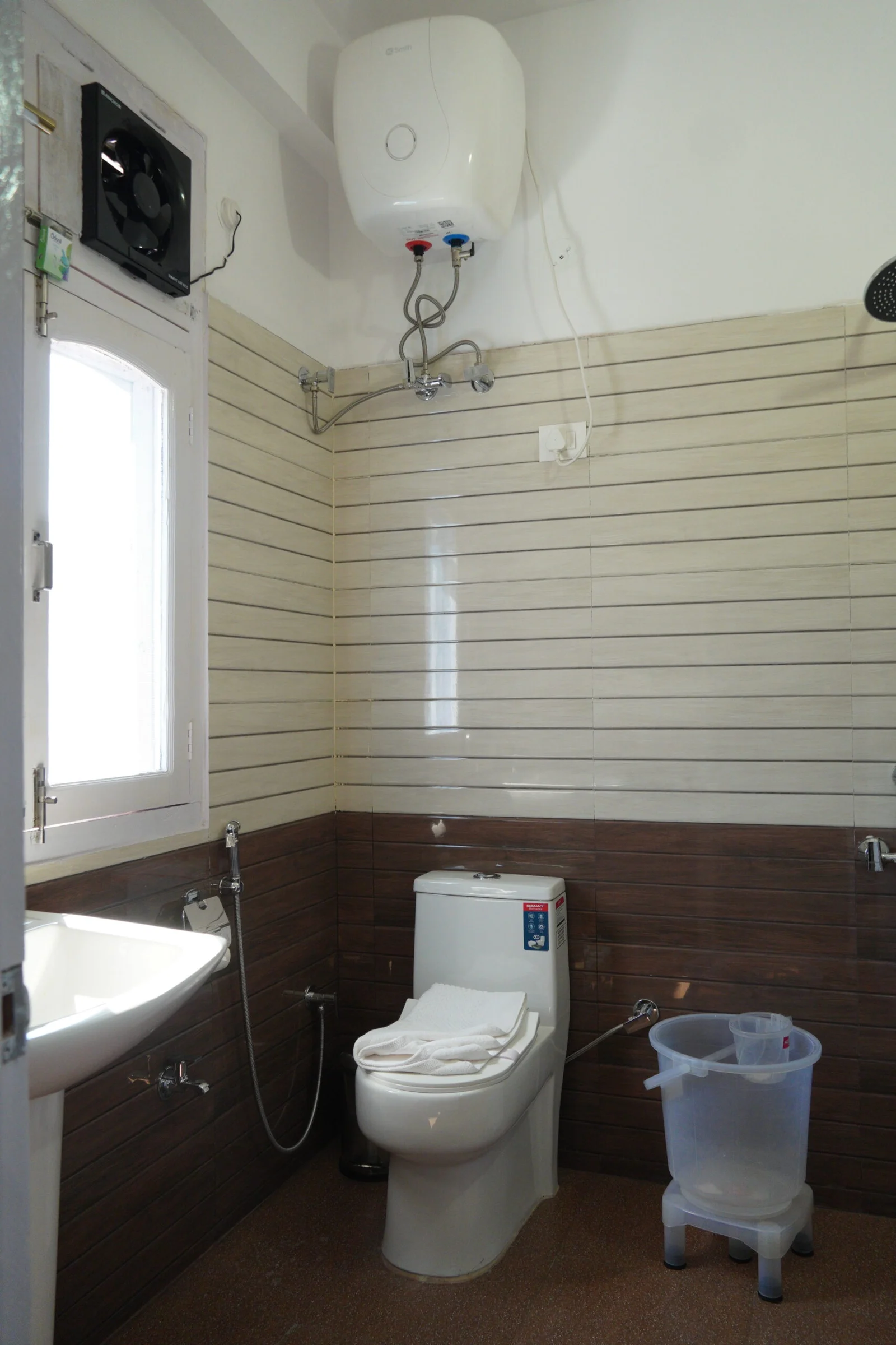 Hotel Mohan Regency - Tap to explore photos