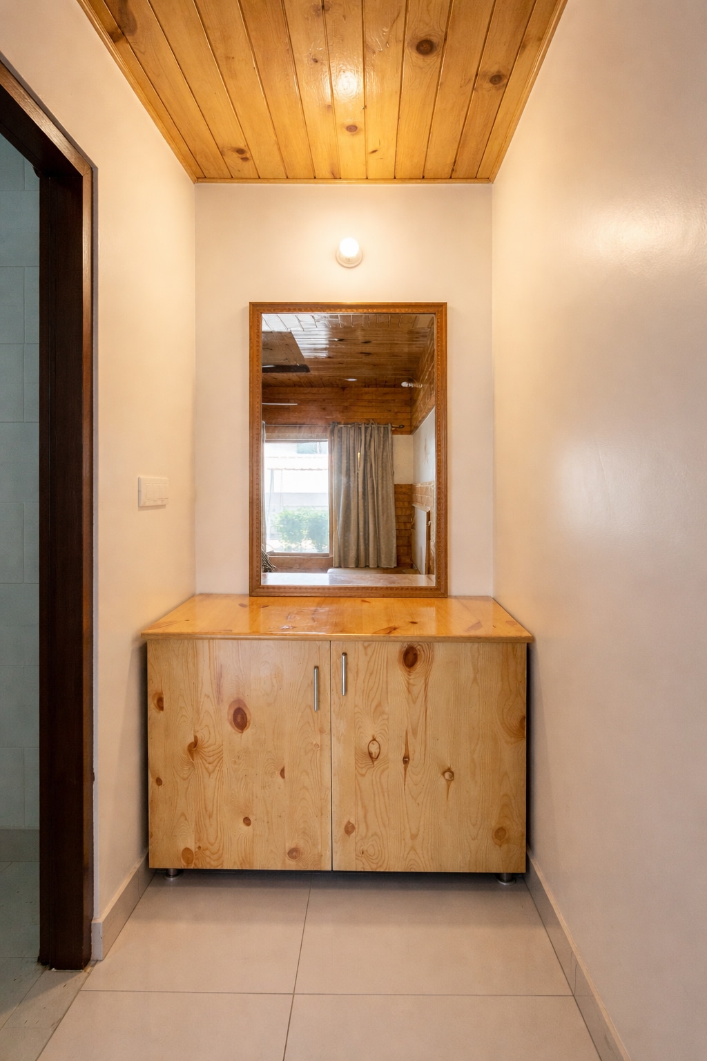 Mountain Shadow Homestay | Rooms & Restaurant - Tap to explore photos