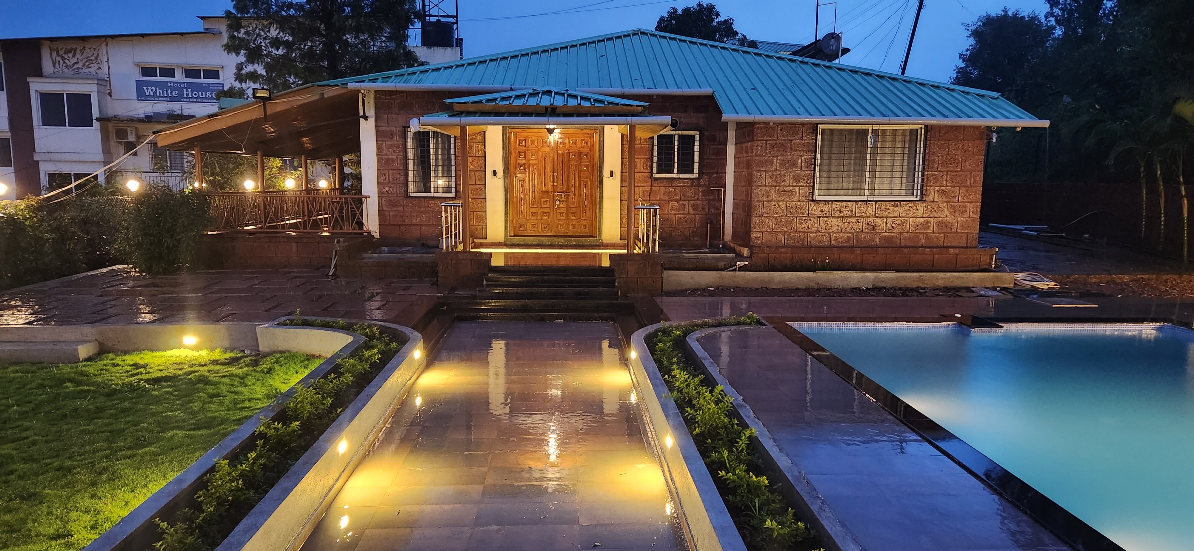 High Garden Villa - Tap to explore photos