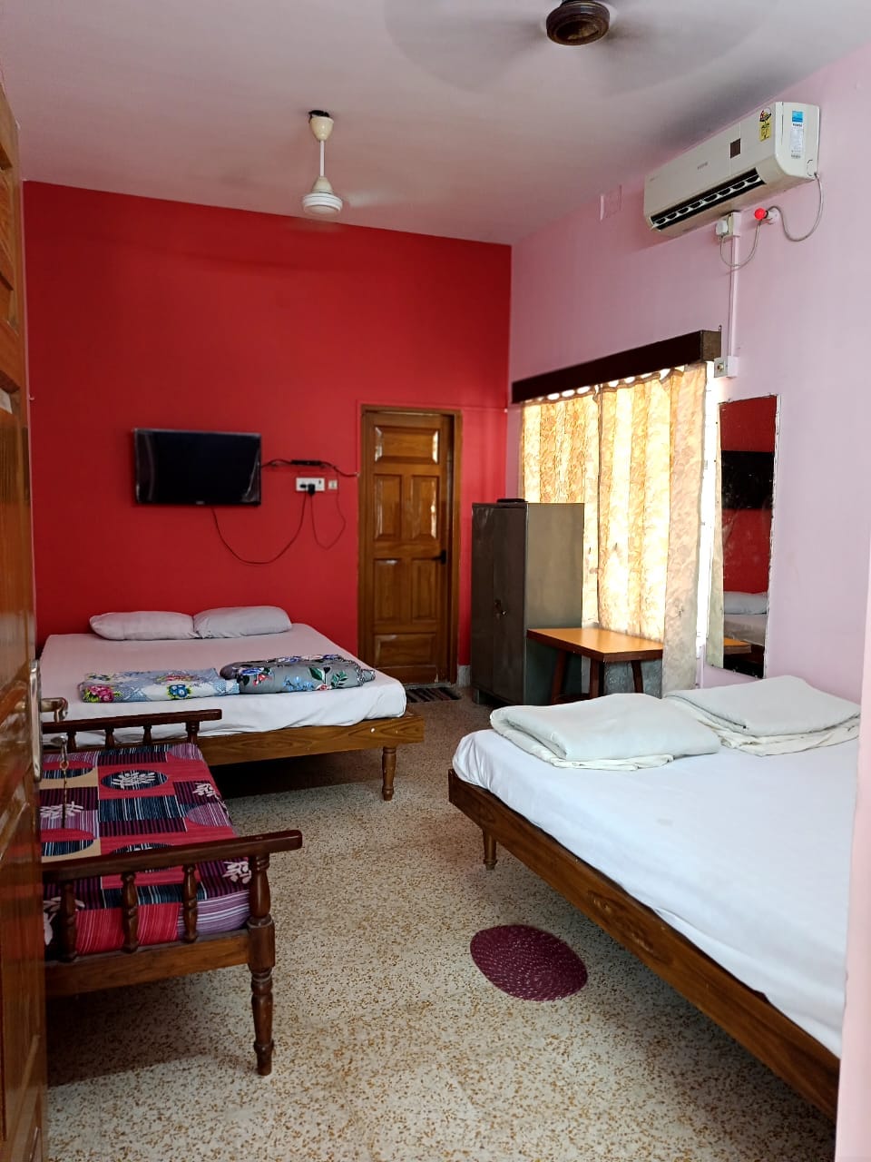 Monorama Guest House - Tap to explore photos