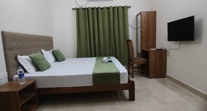 Zora Rooms Alappuzha Room Type - Deluxe King Room