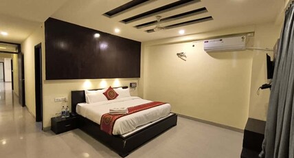 Shreenathji Inn Room Type - Suite Room With Bathtub And Balcony