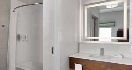 Hampton Inn & Suites Dothan Room Type - 2QNS STUDIO KITCHEN NOSMOK