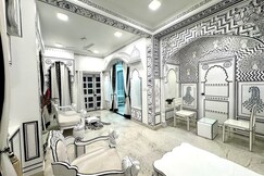 The Prince suite w Patio 2D Lallujiluxe