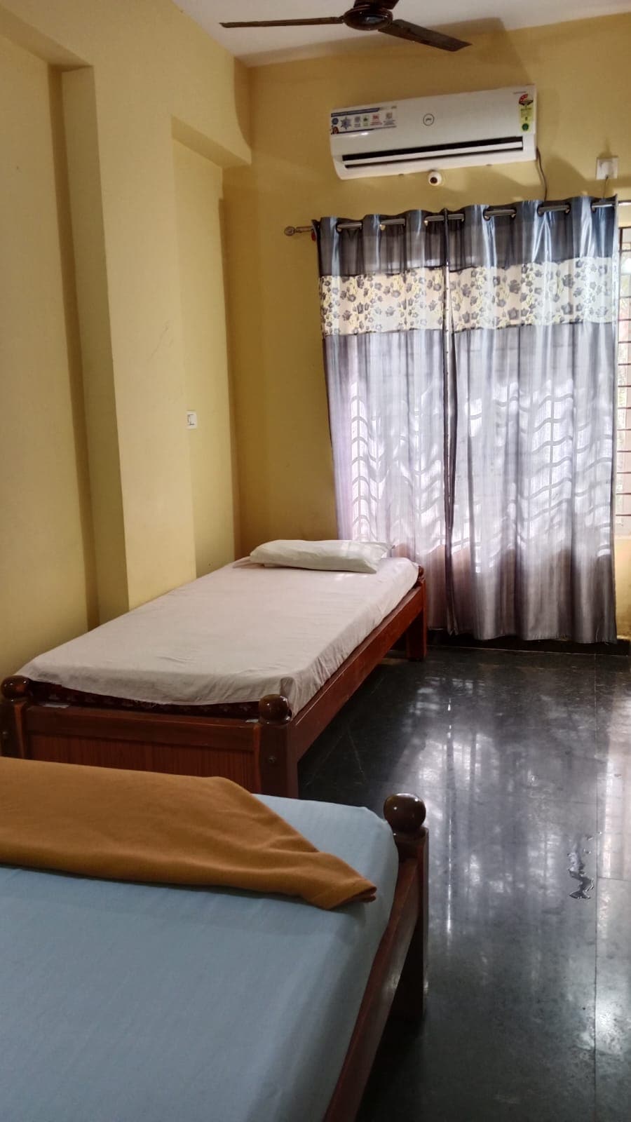Grand Mayura Deluxe Lodge - Tap to explore photos