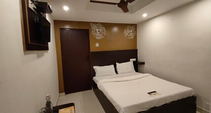Purple Inn Room Type - Deluxe Double room AC
