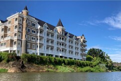 Dew River Castle | Lake View Stay Aluva