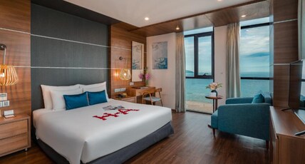 HAIAN Beach Hotel and Spa Room Type - Deluxe Double Room with Sea View HAIAN Beach Hotel and Spa Room Type - Deluxe Double Room with Sea View