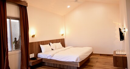 The Golden Woods Resort Room Type - Supreme Cottage Room - King Size