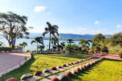 Sunshine Lake Resort