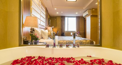 Best Western Chinatown Room Type - 1 King Bed, Non-Smoking, Executive Room, City View, Full Breakfast