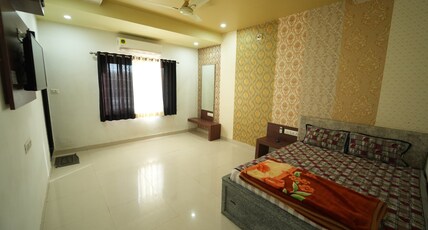 Pawar Palace and Restaurant Room Type - Luxury Room