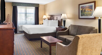 Best Western Plus Sunrise Inn Room Type - 1 King Bed, Non-Smoking, Honeymoon Room, Jacuzzi, High Speed Internet Access, Full Breakfast