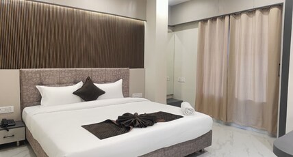 Hotel Neeom Room Type - Deluxe AC Room
